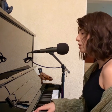 Fiona Paloma played the piano and sang a song. 